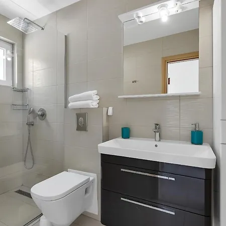 Lujnovic Appartement Makarska