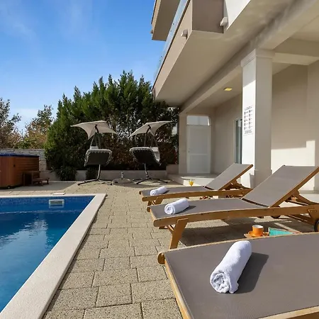 Lujnovic Apartment *