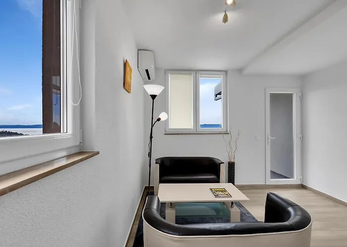 Lujnovic Apartamento Makarska