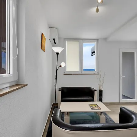 Lujnovic Apartment Makarska