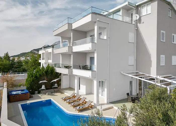 Lujnovic * Makarska