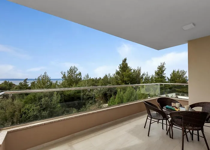 Lujnovic * Makarska